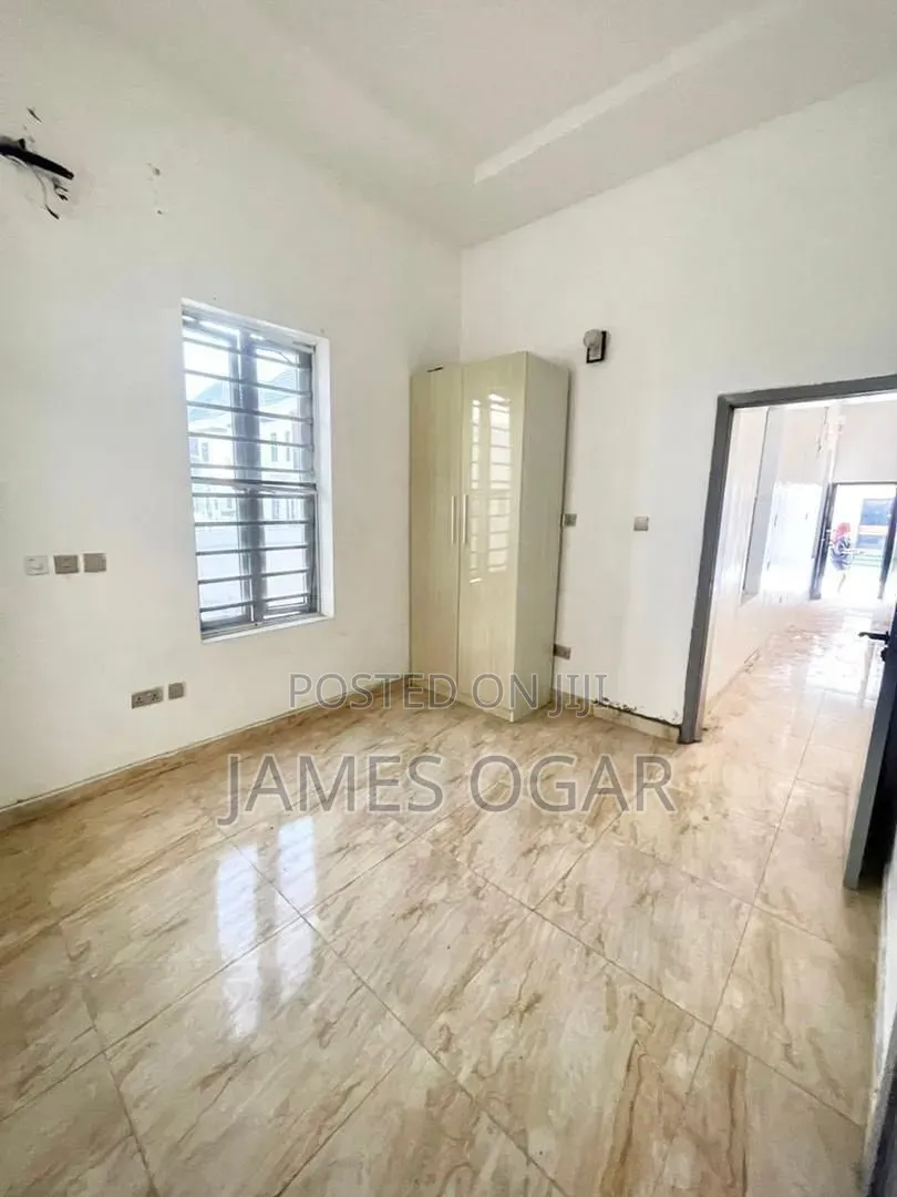 Mini Flat in Orchid Road, Chevron for rent in Chevron