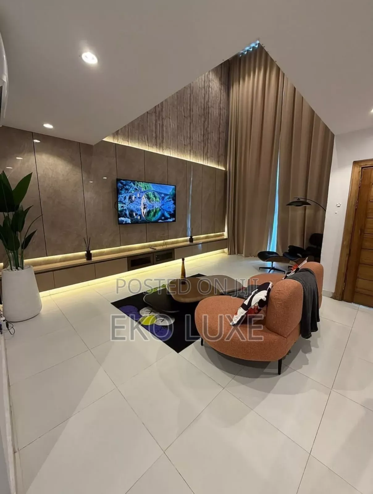 Luxury 1 Bedroom Maisonette Lekki Phase1 Admiralty Way in Lekki Phase 1