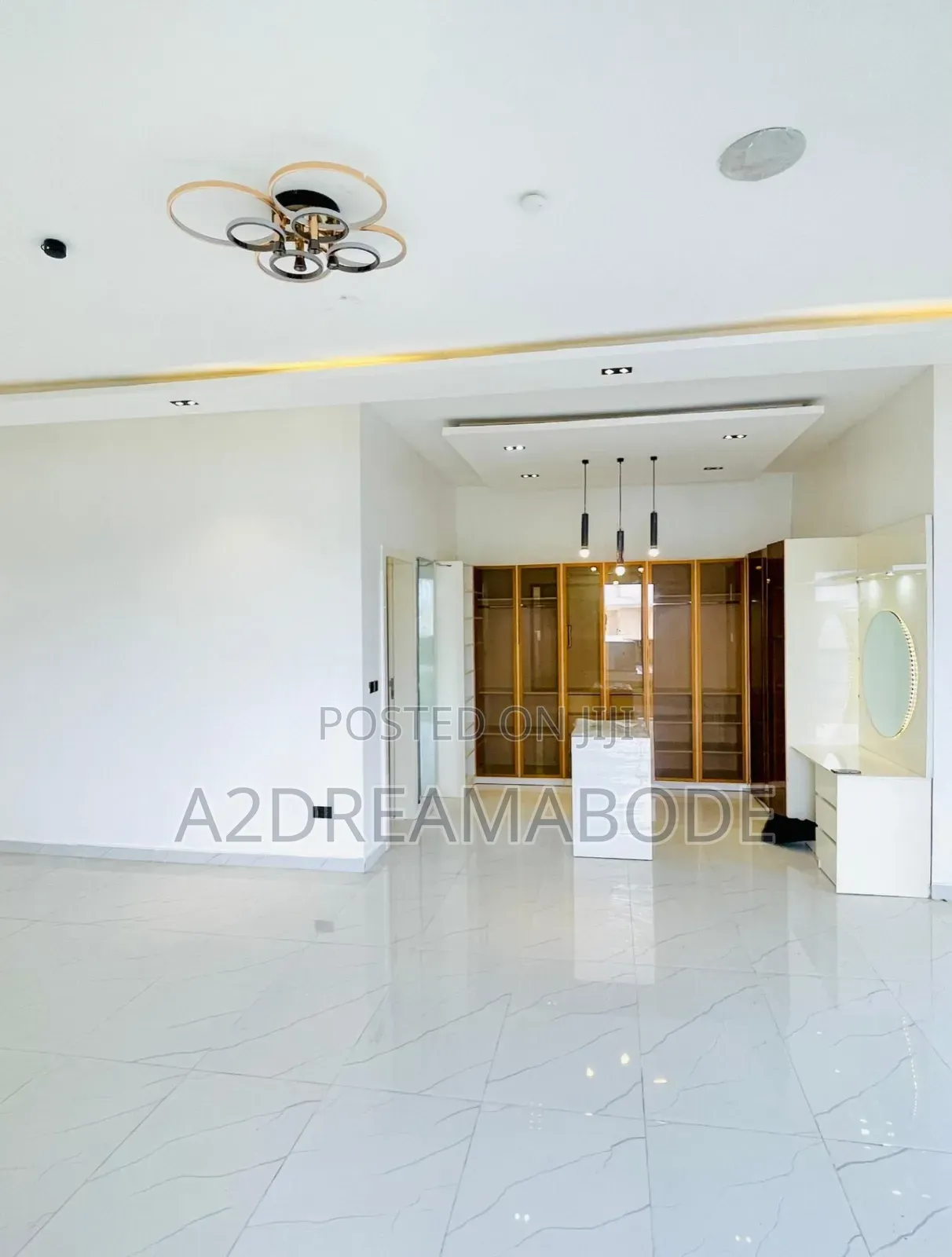 6bdrm Duplex in Chevron for sale in Chevron