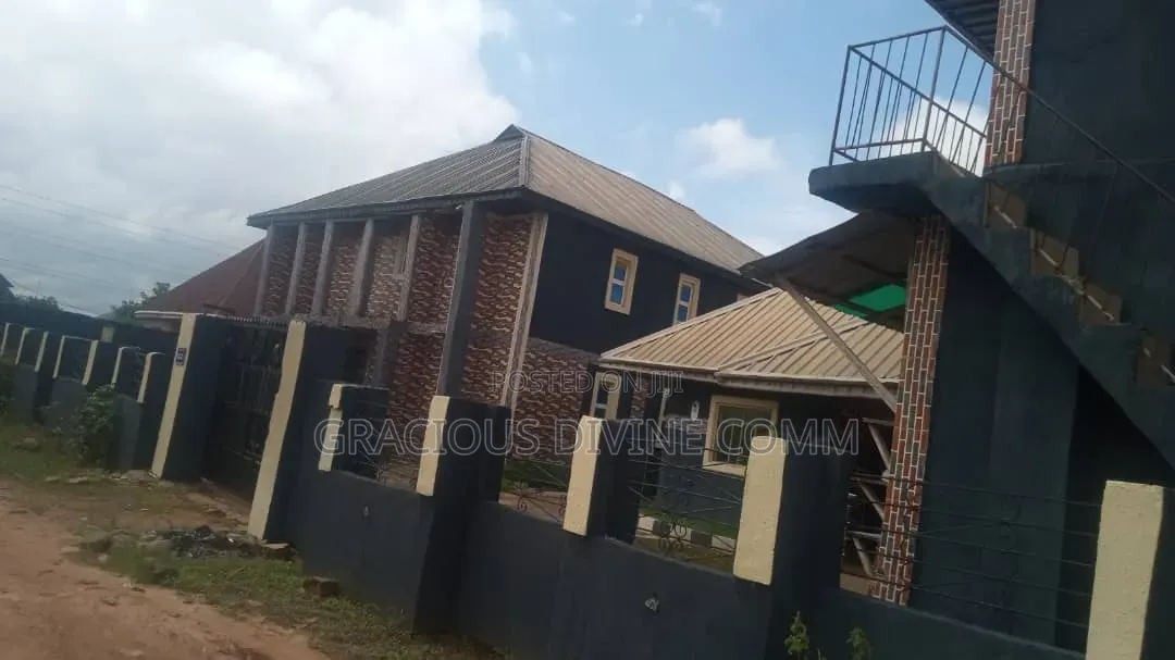 14bdrm Block of Flats in Benin City for sale in Benin City