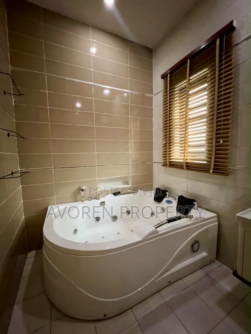 Furnished 4bdrm Apartment in Lekki Phase 1 for sale in Lekki Phase 1