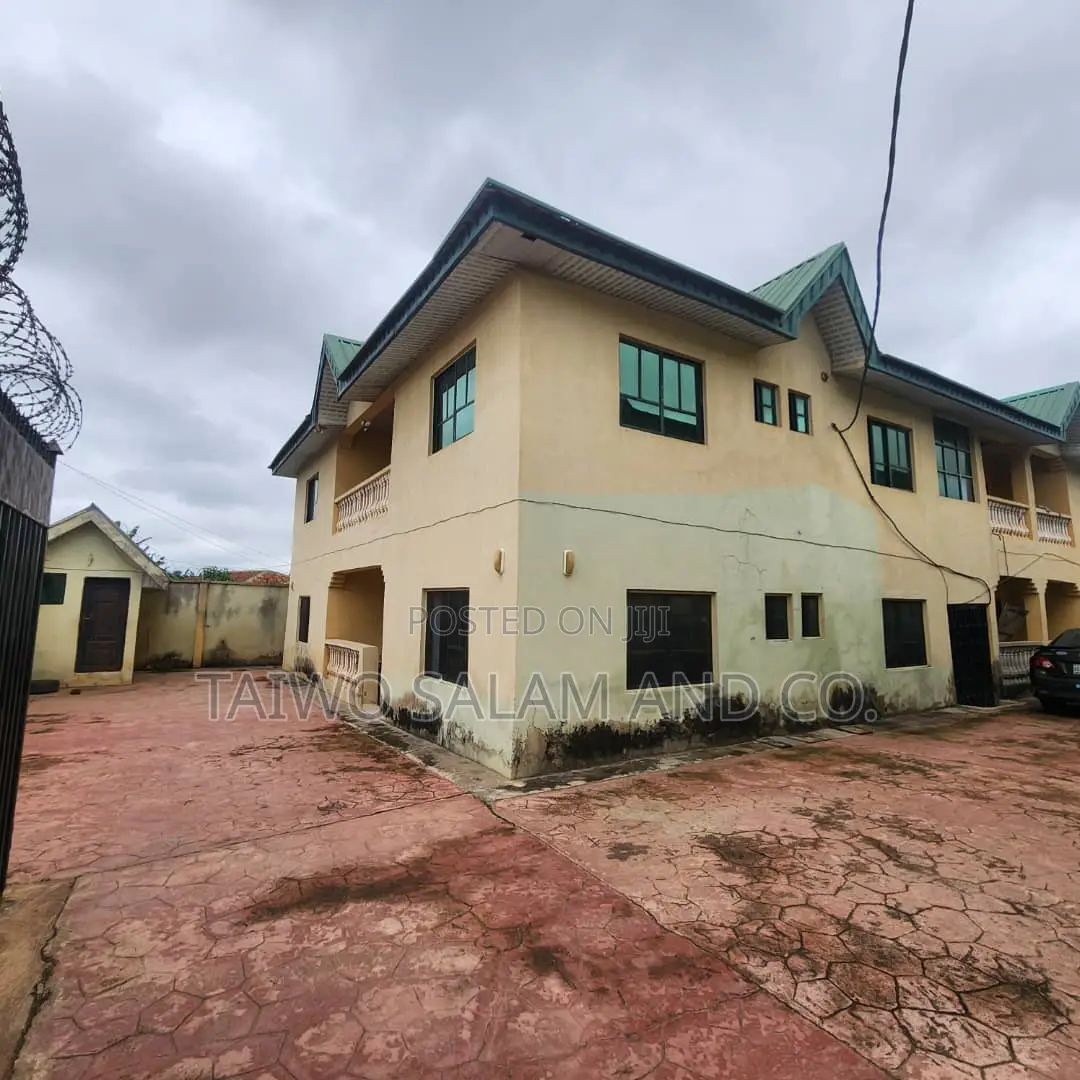 3bdrm Block of Flats in Ologuneru for sale in Ologuneru