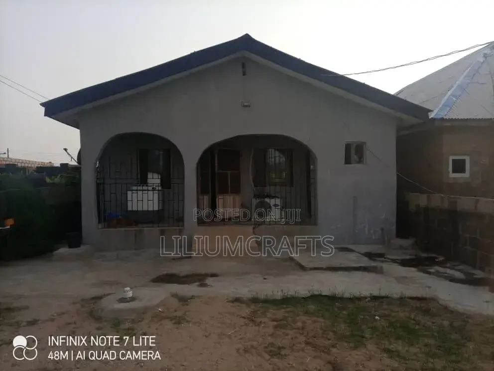 2bdrm Bungalow in Igbogbo for sale in Igbogbo