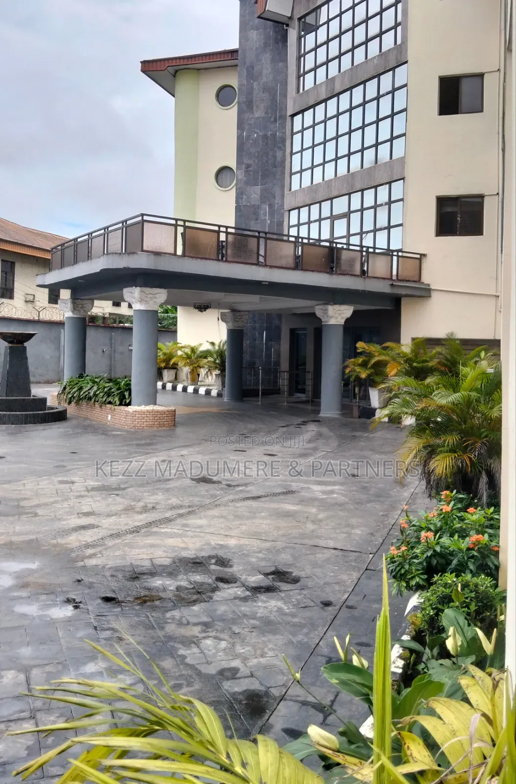 For Sale : Functional 51 Rooms Hotel Near New Gra, Ph in GRA Phase 3 / Port-Harcourt