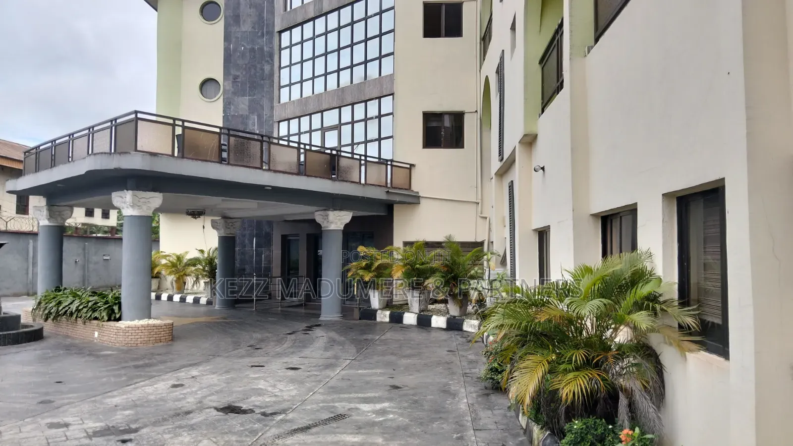 For Sale : Functional 51 Rooms Hotel Near New Gra, Ph in GRA Phase 3 / Port-Harcourt