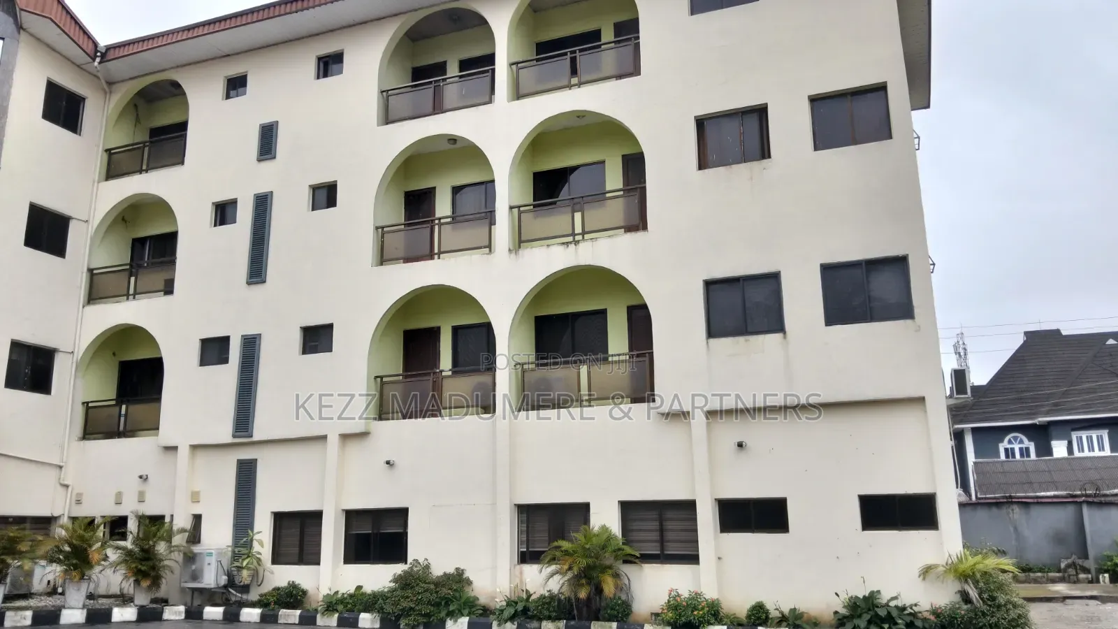 For Sale : Functional 51 Rooms Hotel Near New Gra, Ph in GRA Phase 3 / Port-Harcourt