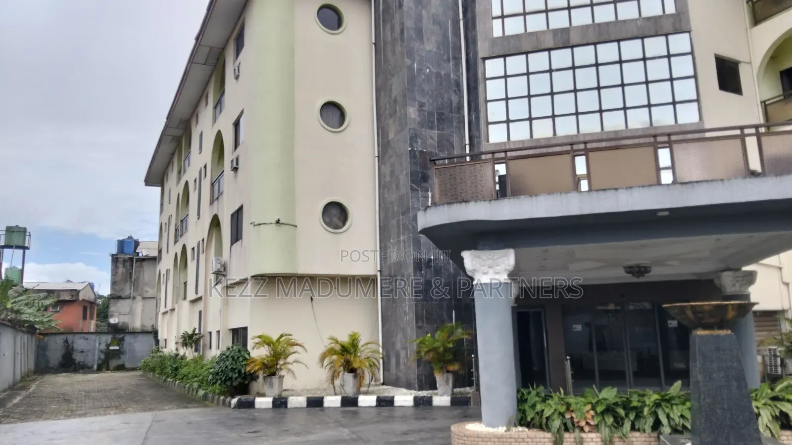 For Sale : Functional 51 Rooms Hotel Near New Gra, Ph in GRA Phase 3 / Port-Harcourt