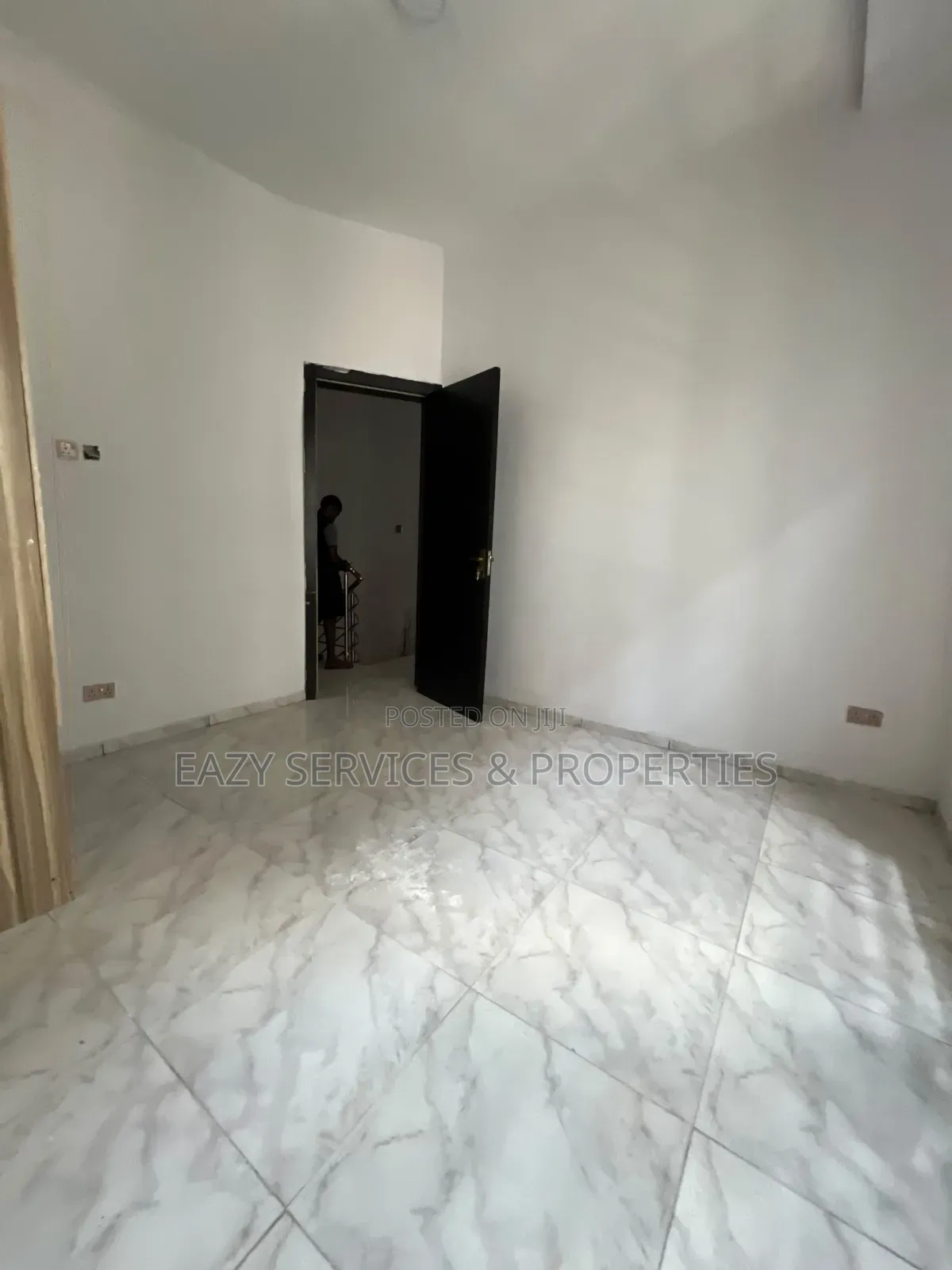 Studio Apartment in Royal Pine Estate, Chevron for rent in Chevron