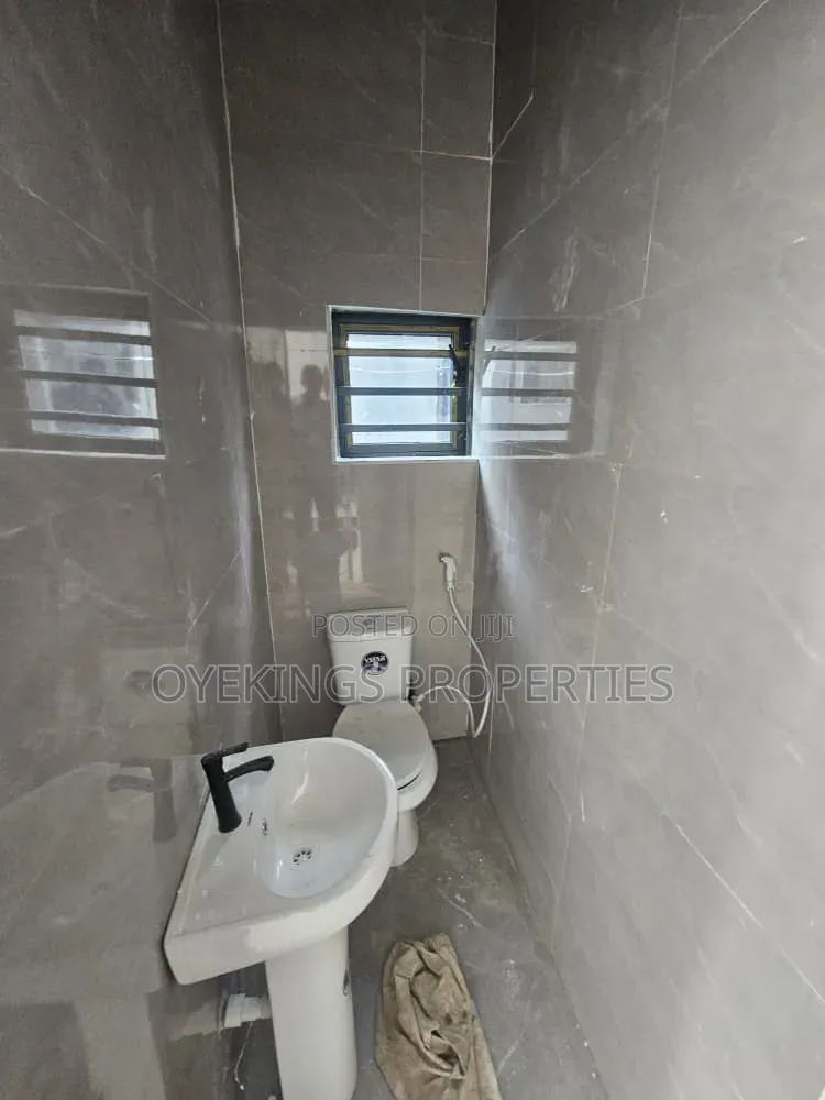 3bdrm Duplex in Adeoje, Oluyole for rent in Oluyole