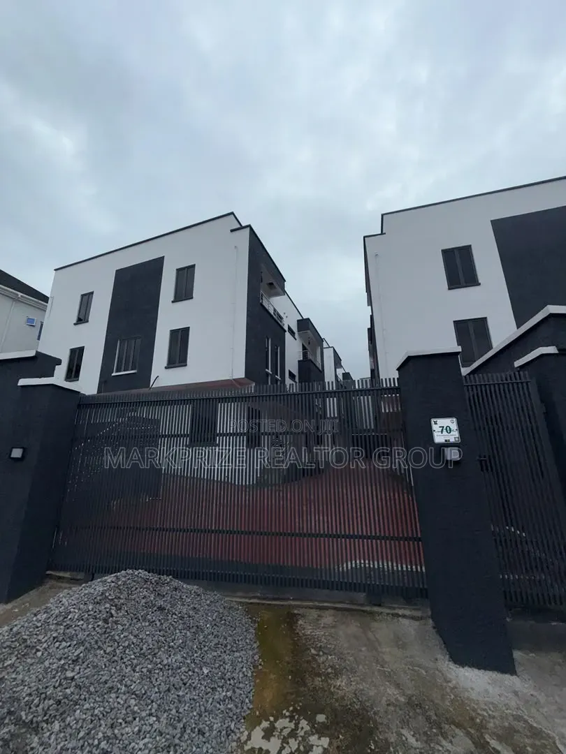 4bdrm Duplex in Opebi Ikeja Lagos for sale in Opebi