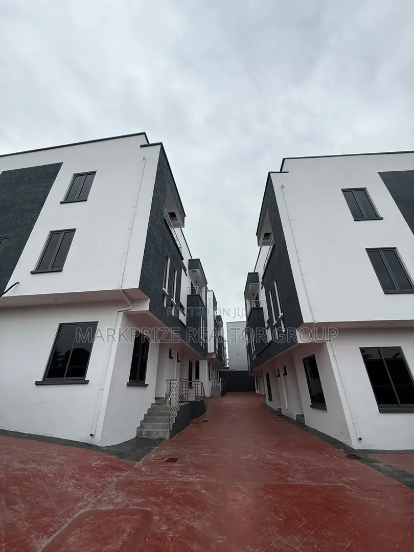 4bdrm Duplex in Opebi Ikeja Lagos for sale in Opebi
