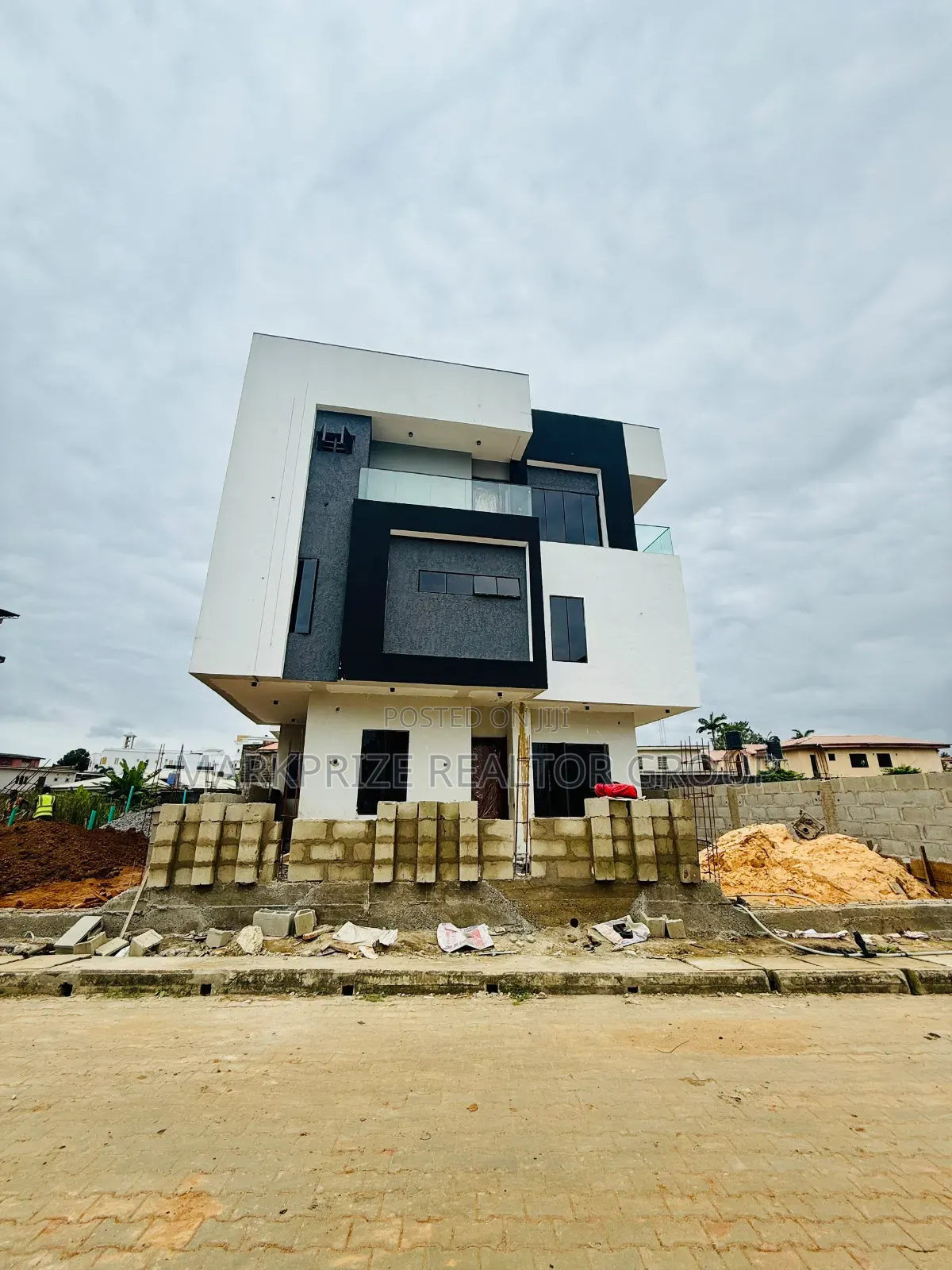 4bdrm Duplex in Opebi Ikeja Lagos for sale in Opebi