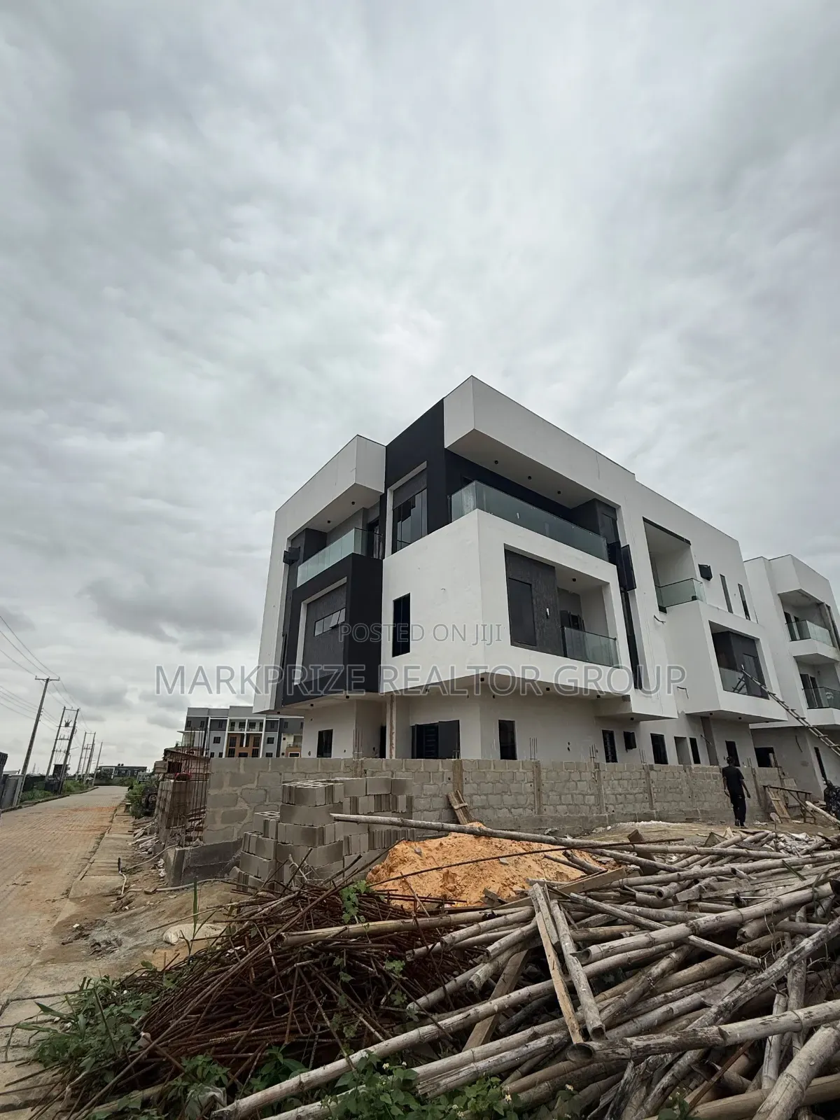 4bdrm Duplex in Opebi Ikeja Lagos for sale in Opebi