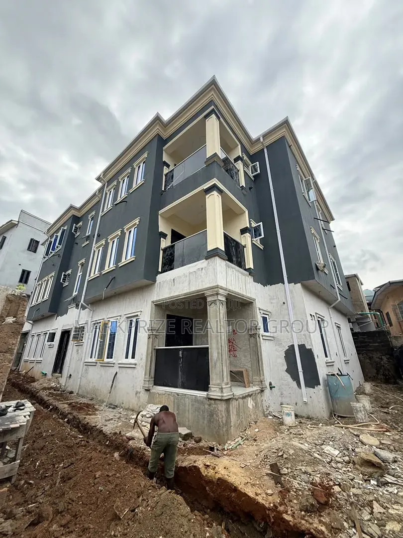3bdrm Apartment in Opebi Ikeja Lagos for sale in Opebi