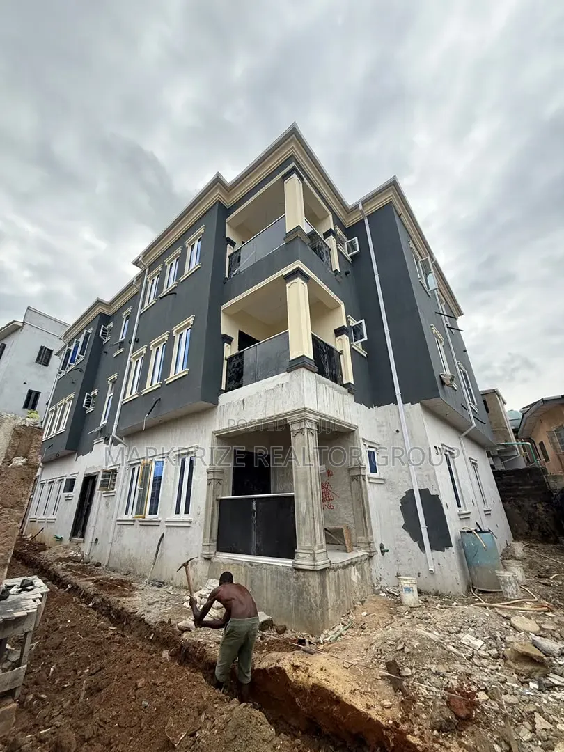 3bdrm Apartment in Opebi Ikeja Lagos for sale in Opebi