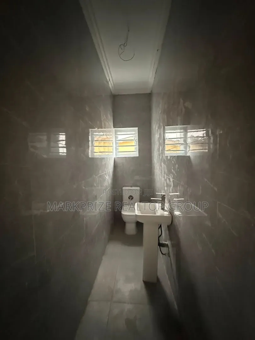 3bdrm Apartment in Opebi Ikeja Lagos for sale in Opebi