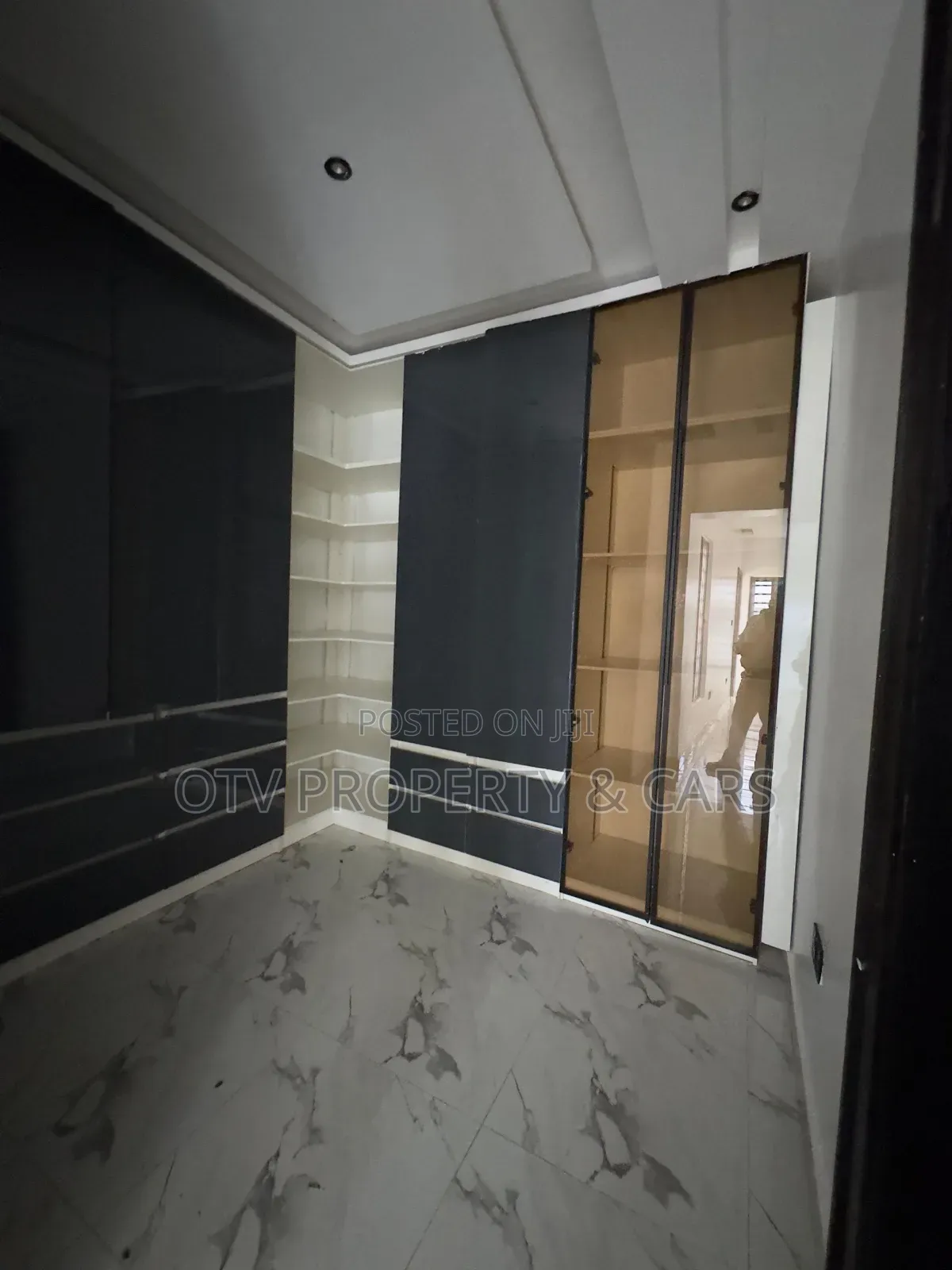 4bdrm Duplex in Jericho for sale in Jericho