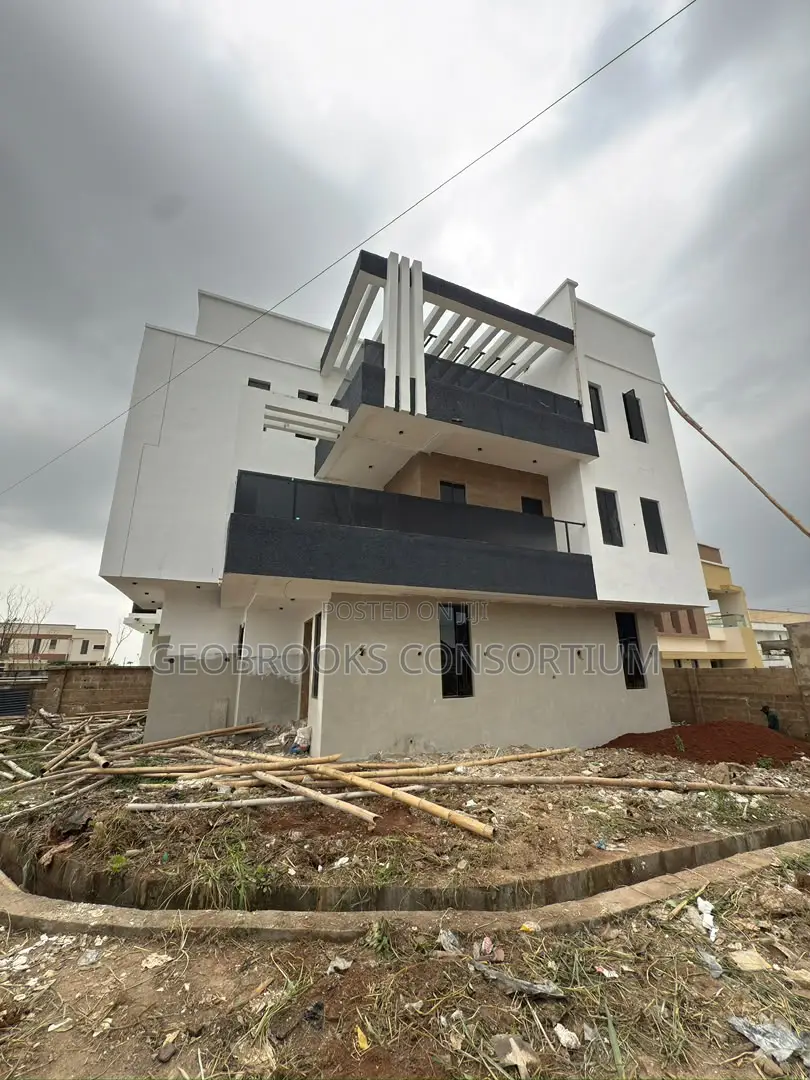 5bdrm Duplex in Carlton Gate Estate, Akobo for sale in Akobo