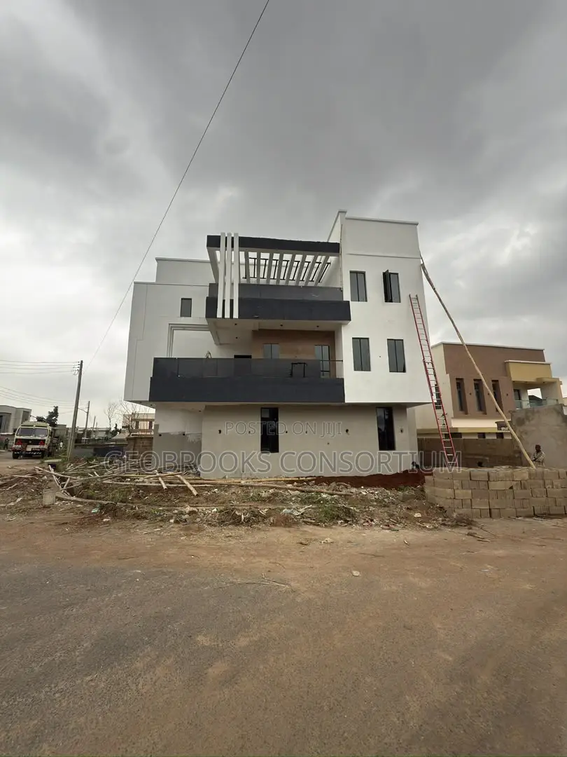 5bdrm Duplex in Carlton Gate Estate, Akobo for sale in Akobo