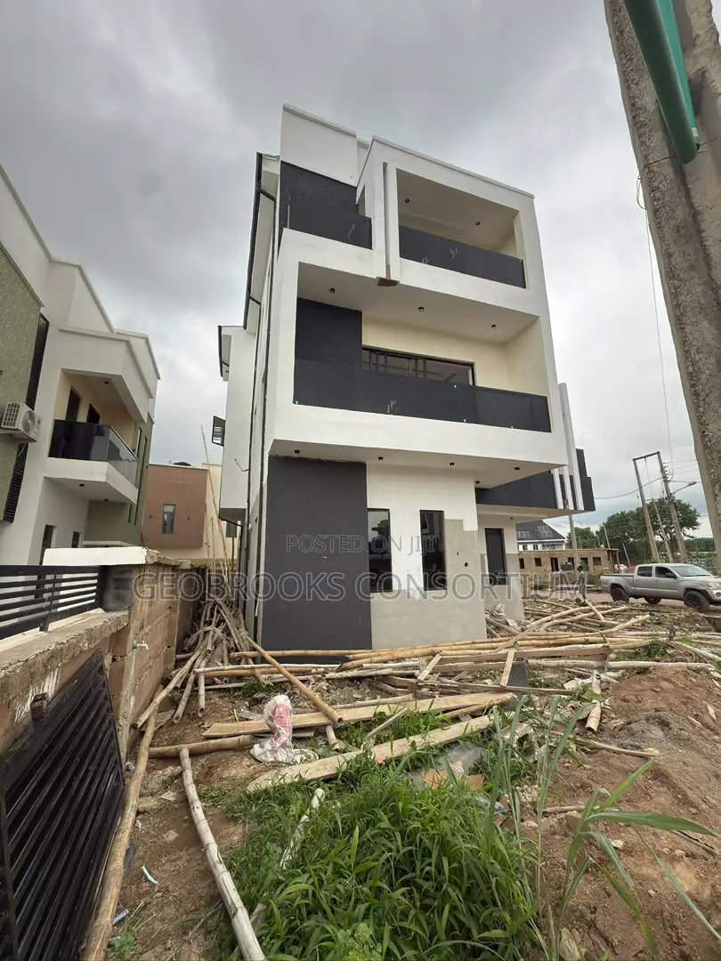 5bdrm Duplex in Carlton Gate Estate, Akobo for sale in Akobo