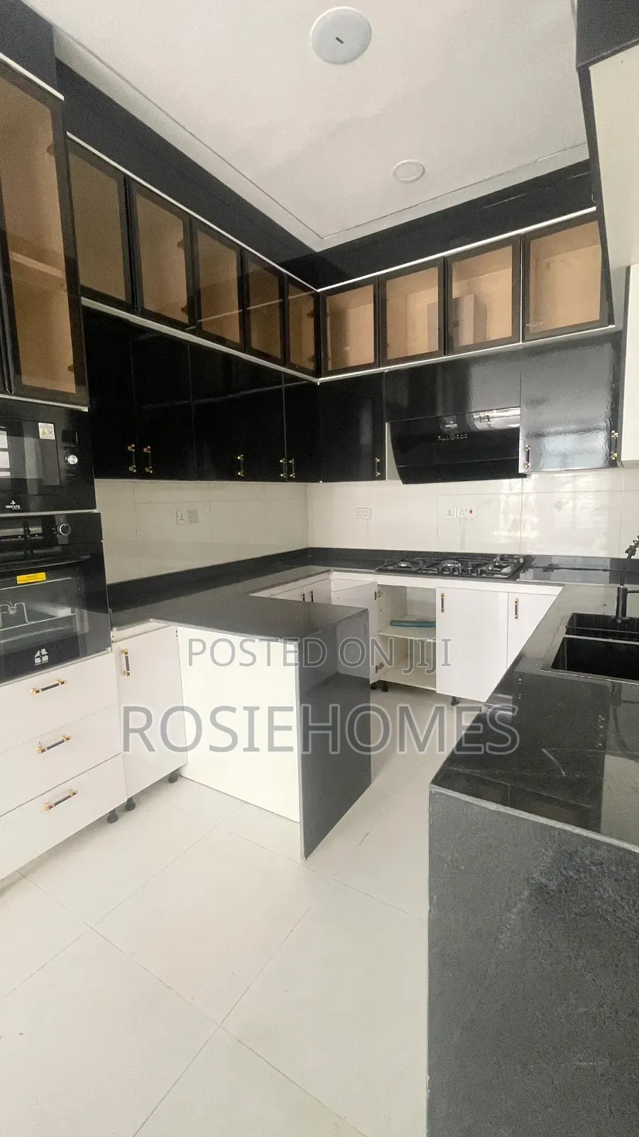 4bdrm Duplex in Ikota Gra for sale in Ikota