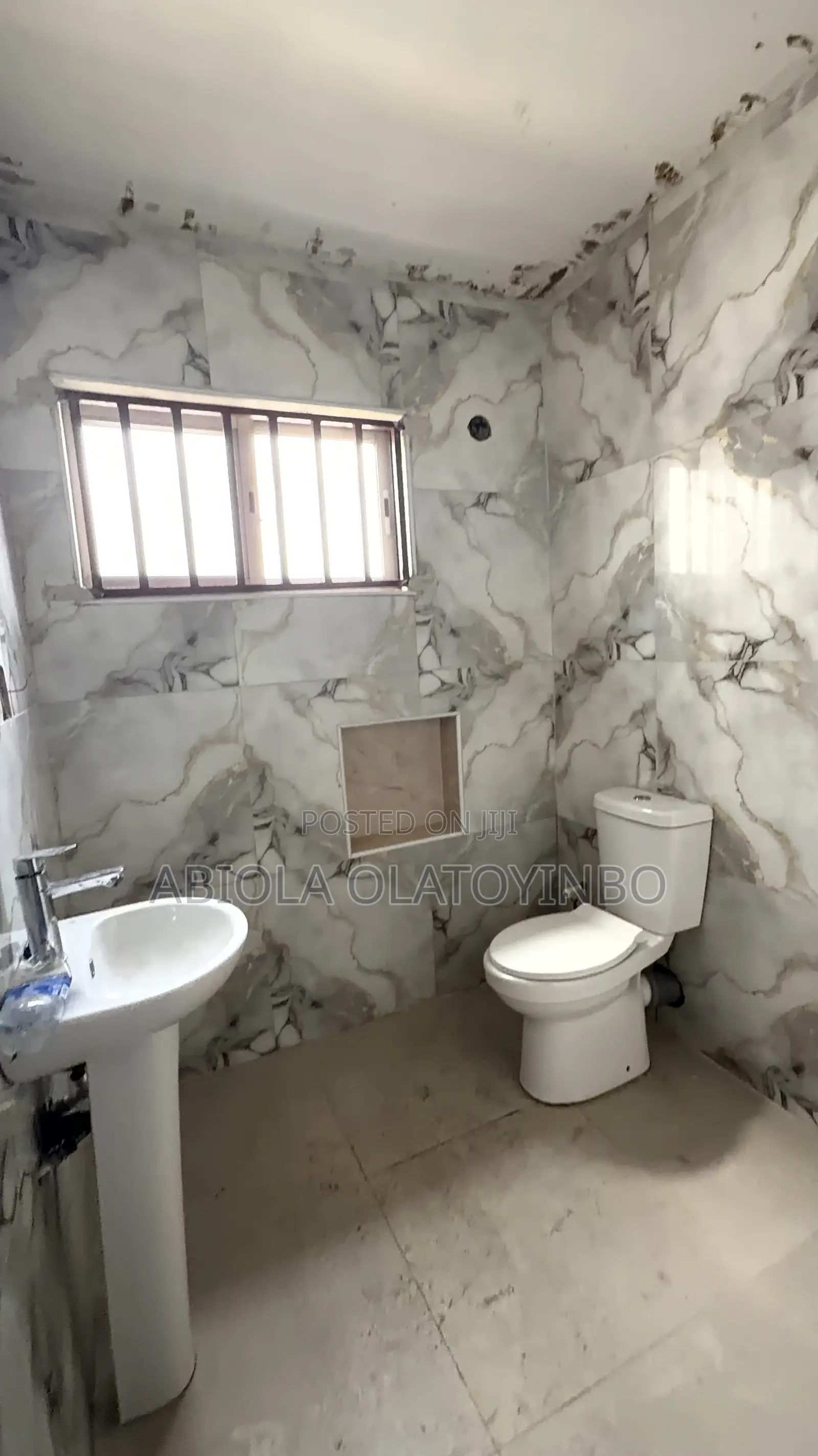 Furnished 1bdrm Room & Parlour in Victoria Island, Adeola Hopewell in Adeola Hopewell