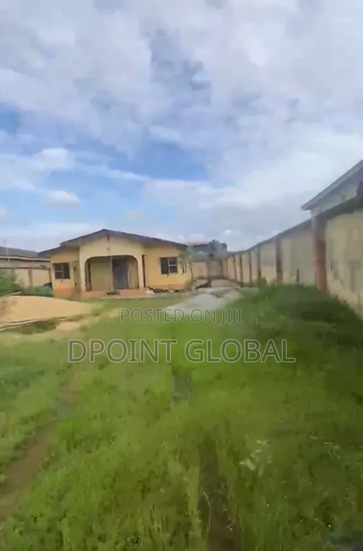 3bdrm Bungalow in Not Estate, Baruwa for sale in Baruwa