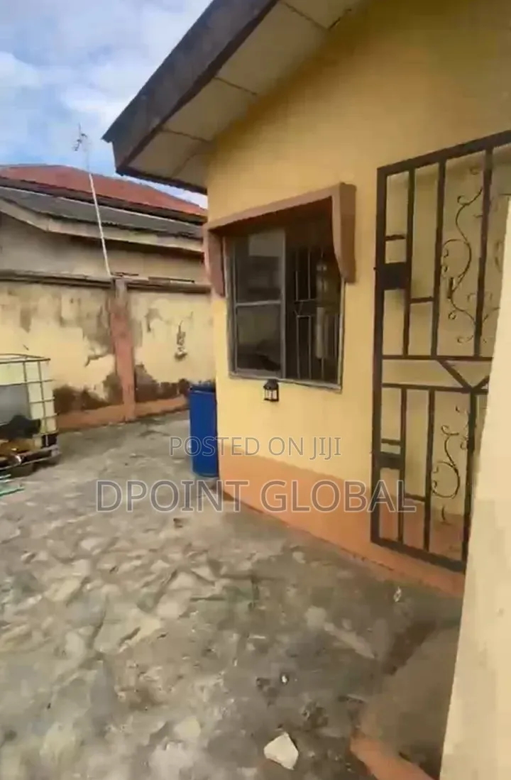 3bdrm Bungalow in Not Estate, Baruwa for sale in Baruwa