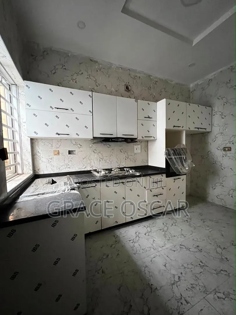 4bdrm Duplex in Ikota for rent in Ikota