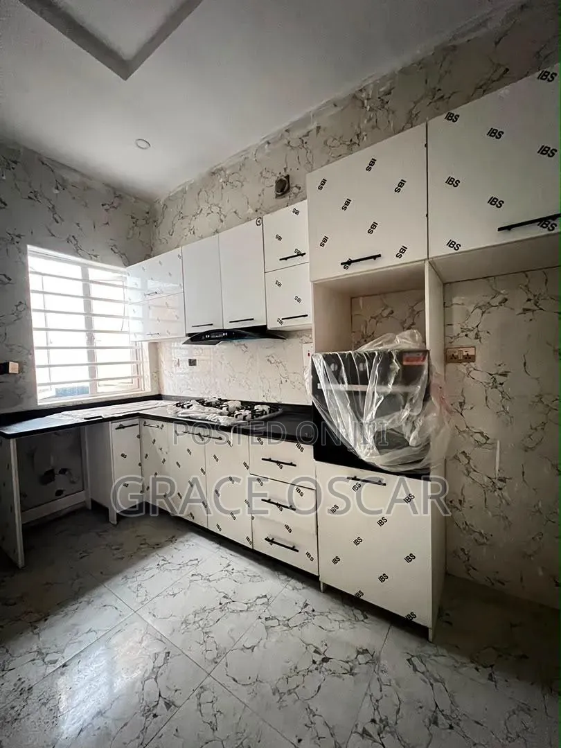 4bdrm Duplex in Ikota for rent in Ikota