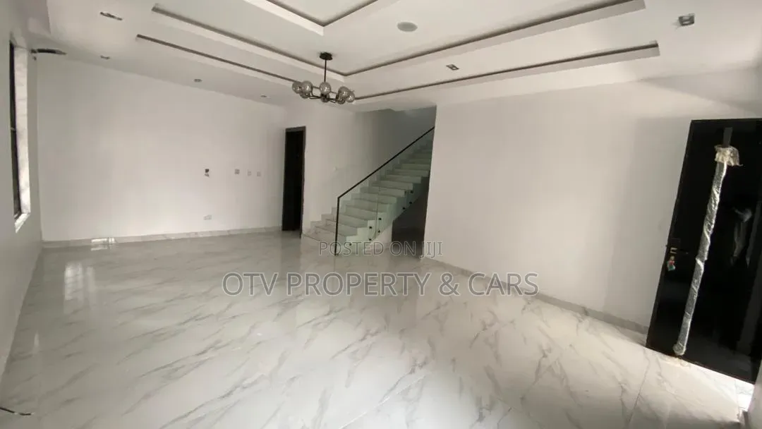 4bdrm Duplex in Agungi for sale in Agungi