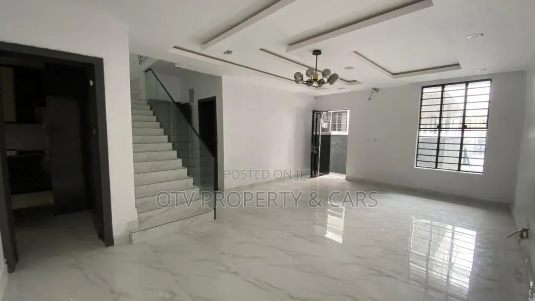 4bdrm Duplex in Agungi for sale in Agungi