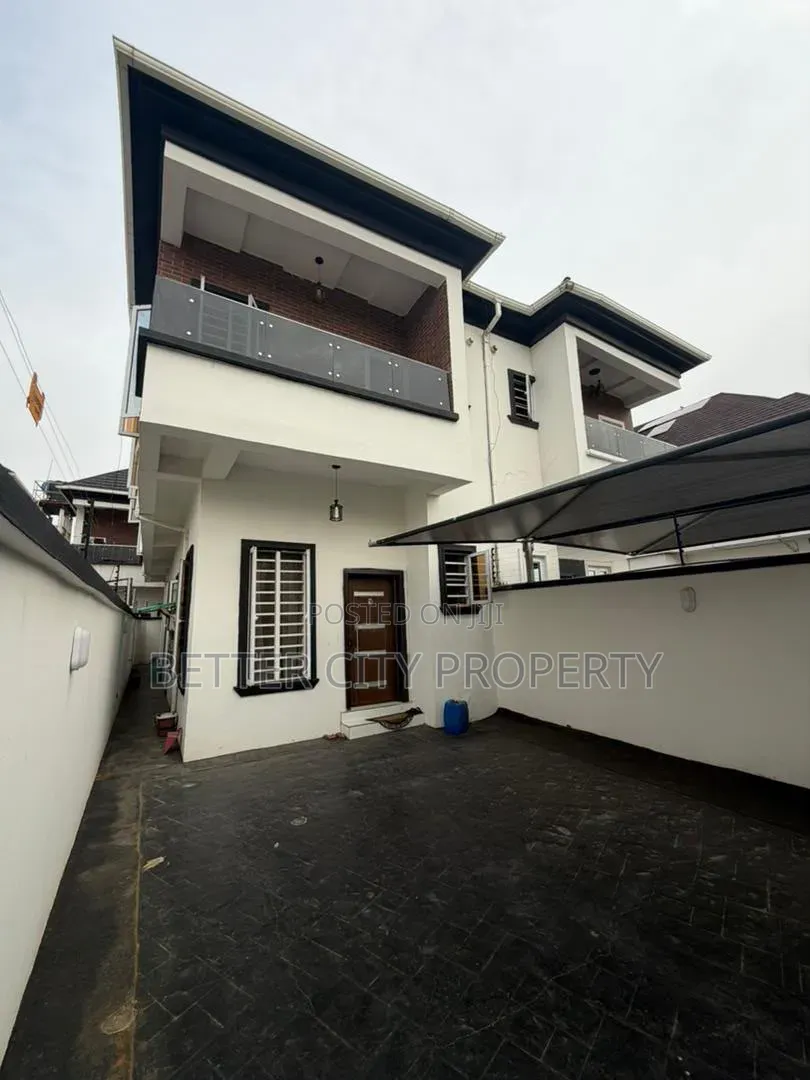 4bdrm Duplex in In Secured Estate At for sale in Lekki Phase 1