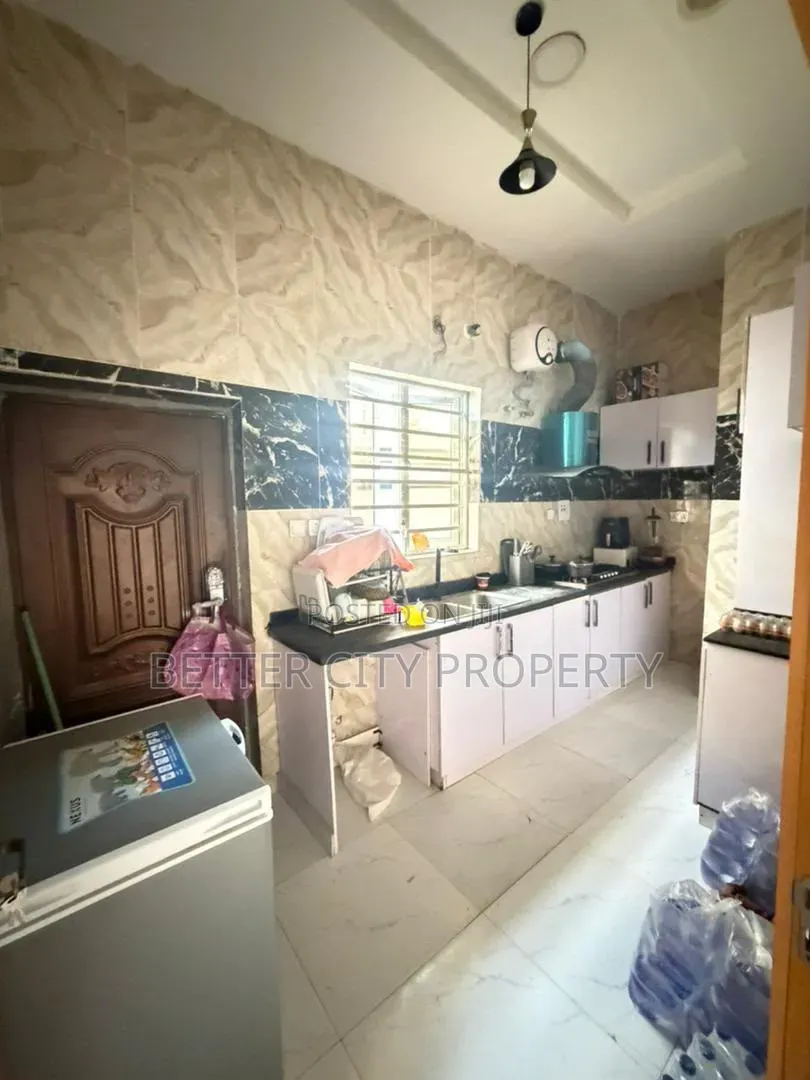 4bdrm Duplex in In Secured Estate At for sale in Lekki Phase 1