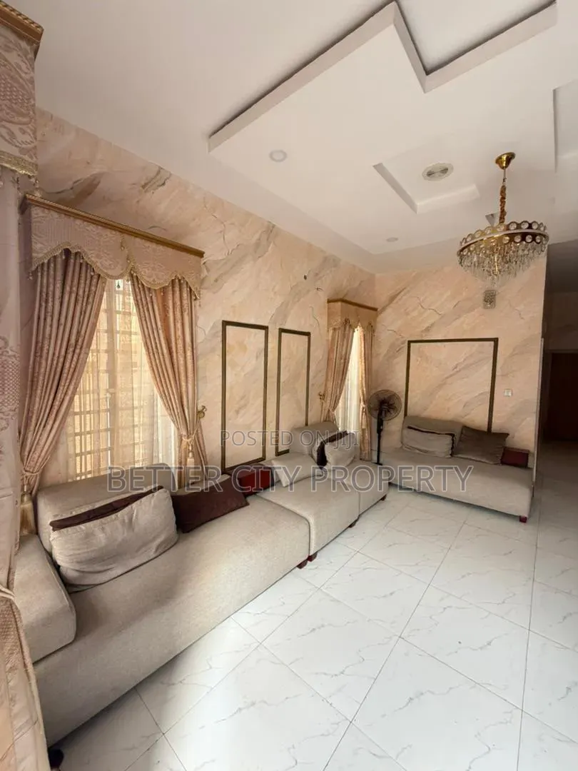 4bdrm Duplex in In Secured Estate At for sale in Lekki Phase 1