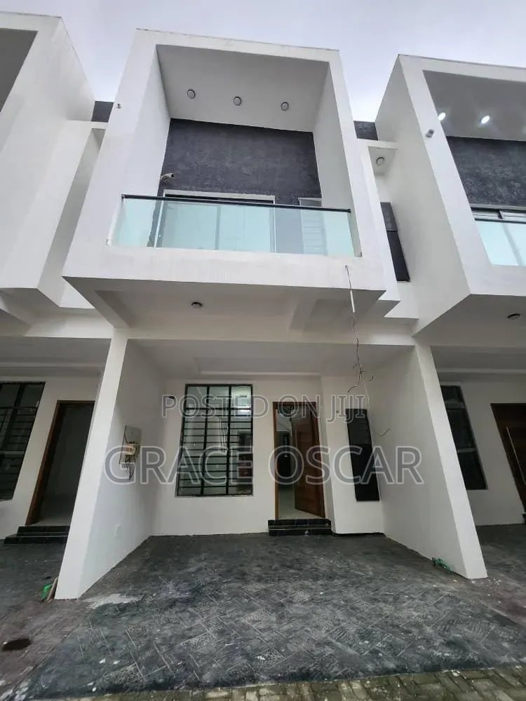 3bdrm Duplex in Ikota for rent in Ikota