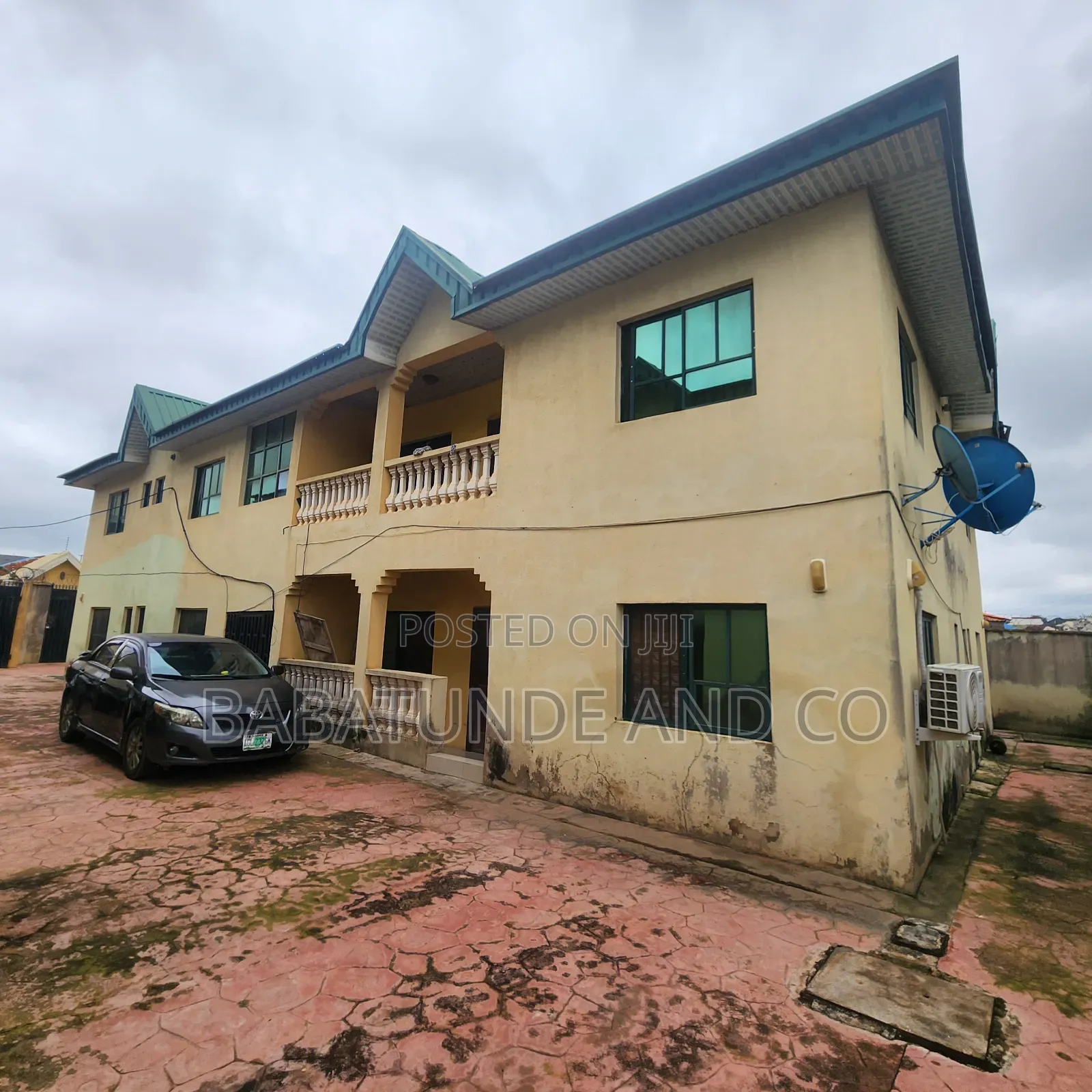 3bdrm Block of Flats in Aba Nla, Ologuneru for sale in Ologuneru