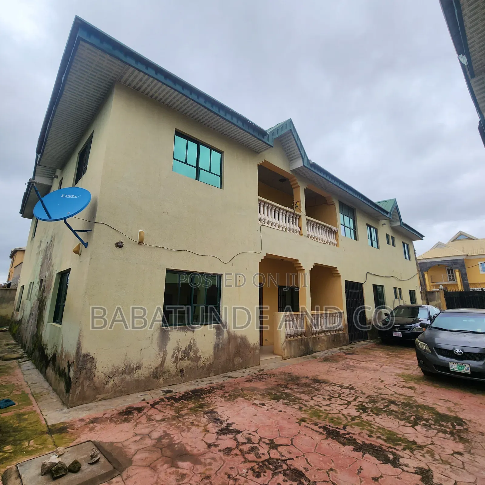 3bdrm Block of Flats in Aba Nla, Ologuneru for sale in Ologuneru
