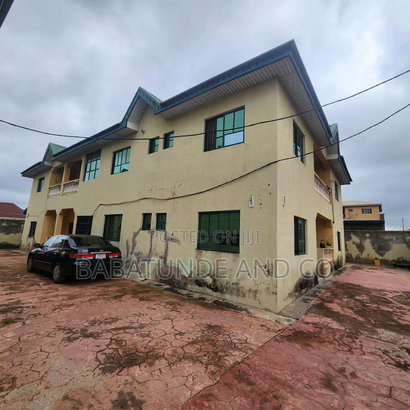 3bdrm Block of Flats in Aba Nla, Ologuneru for sale in Ologuneru