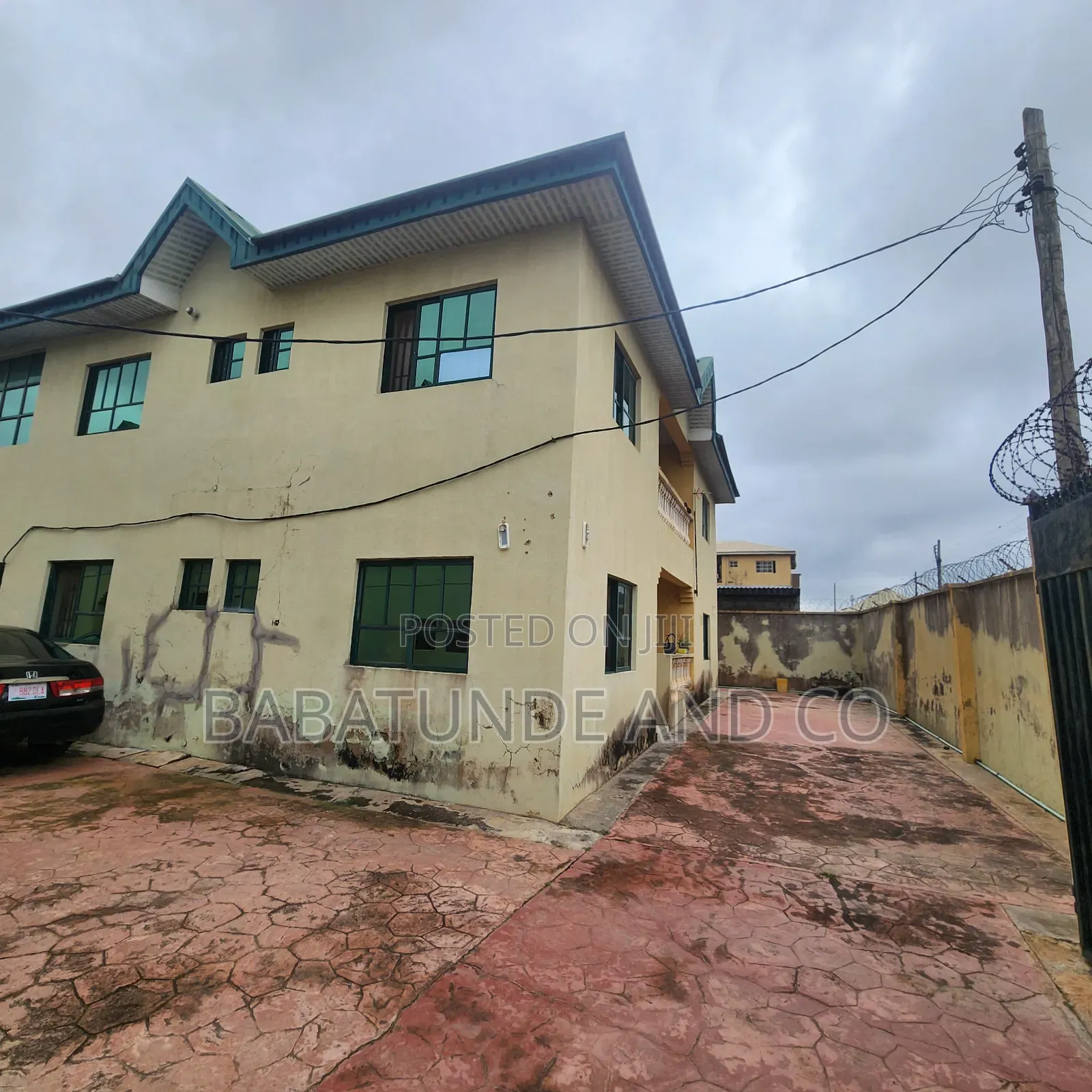 3bdrm Block of Flats in Aba Nla, Ologuneru for sale in Ologuneru