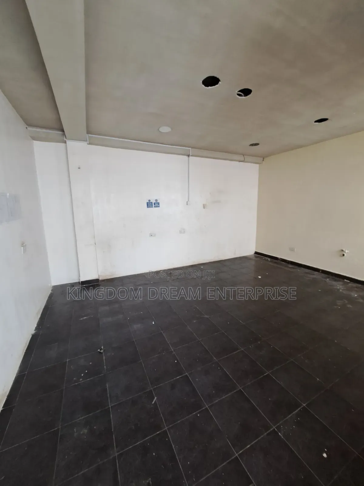 205 Square Meters Office Space With 2 Toilet Victoria Island  in Saka Tinubu
