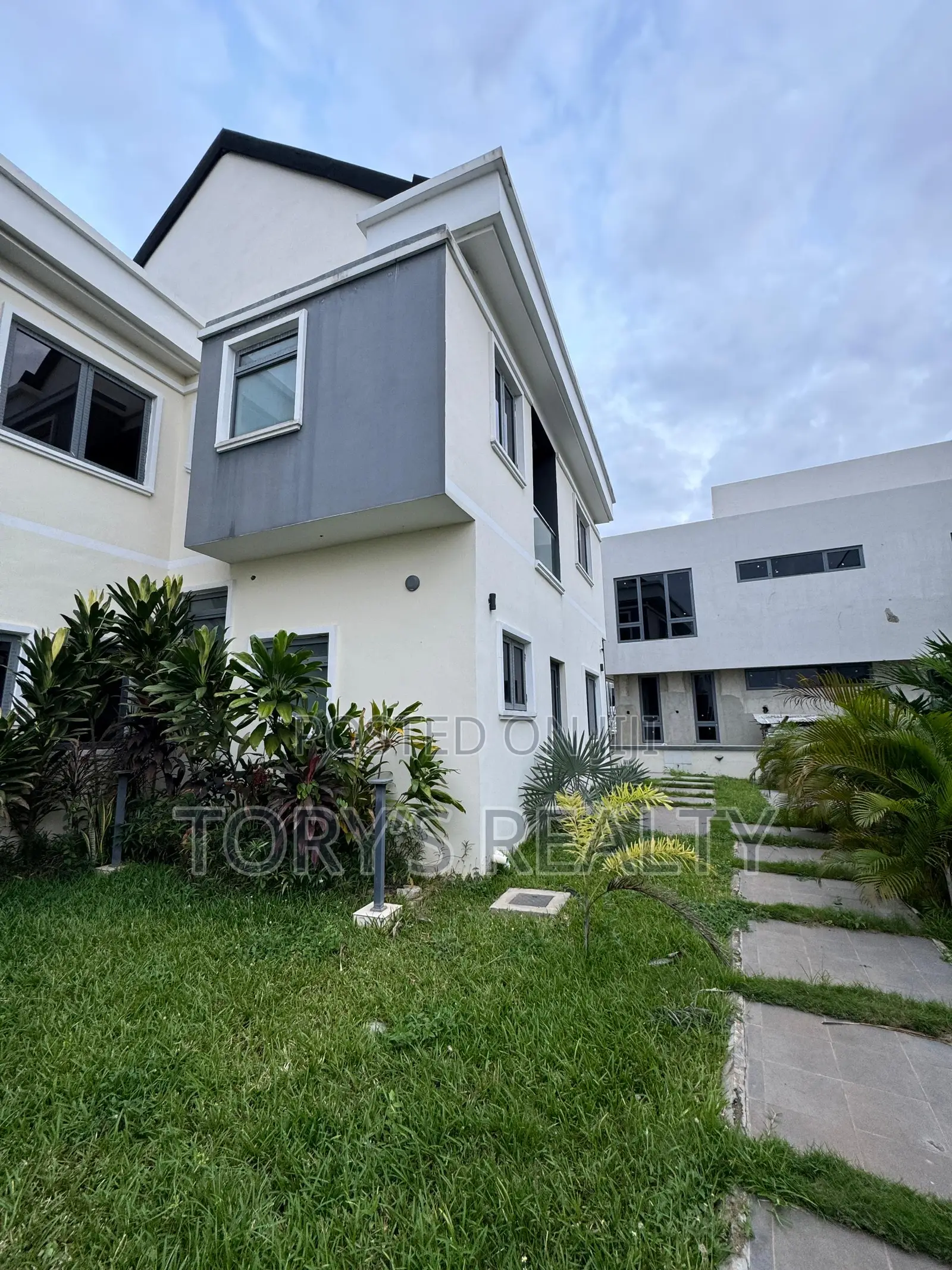 4bdrm Penthouse in Ikate for rent in Ikate
