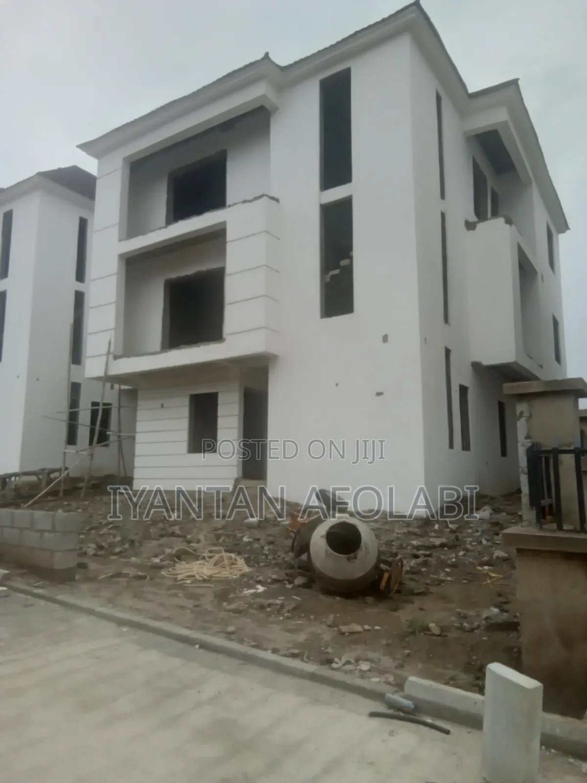 5bdrm Duplex in River Park Estate, FHA for sale in FHA