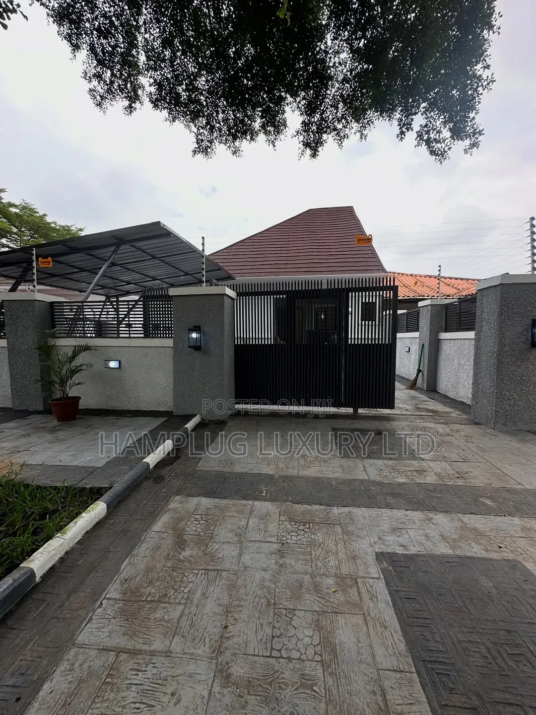 3bdrm Apartment in Mbora, Central Business District for sale in Central Business District