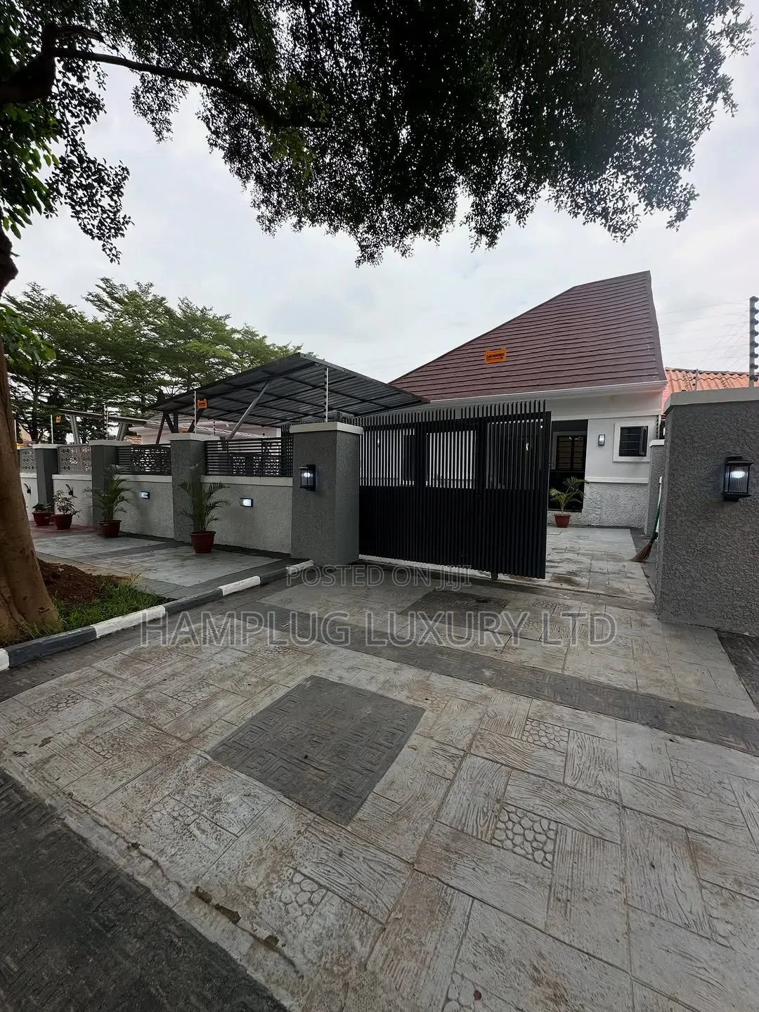 3bdrm Apartment in Mbora, Central Business District for sale in Central Business District