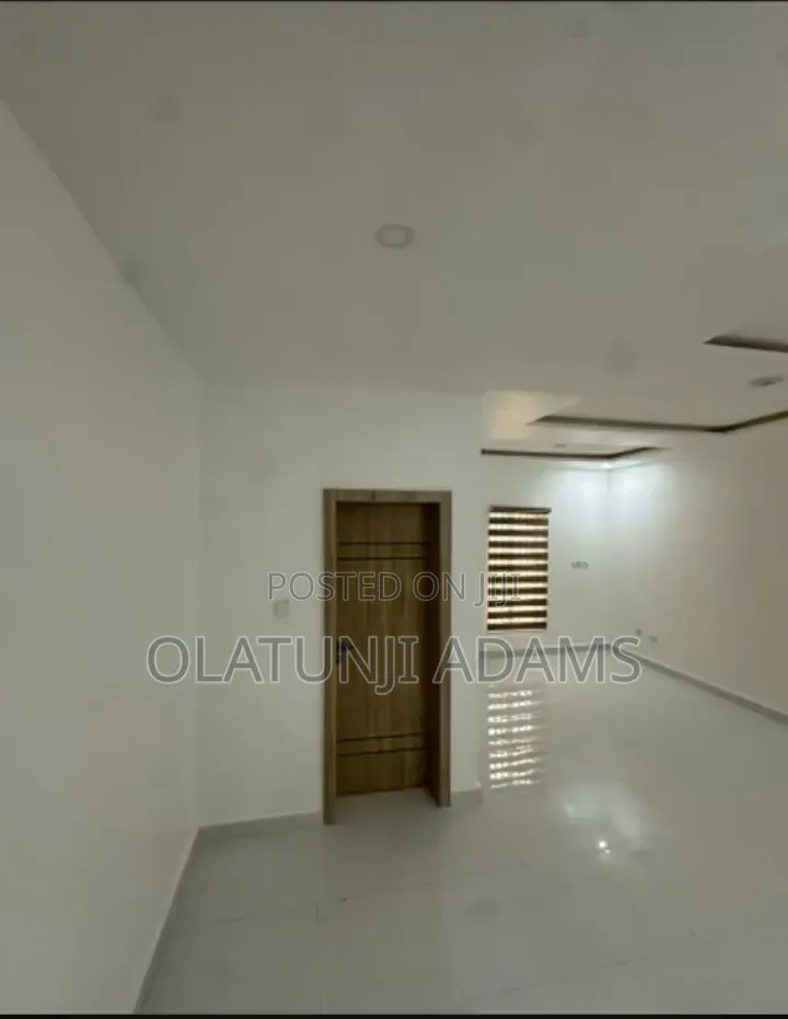 Office Space to Let at Abuja in Zone 1 / Wuse