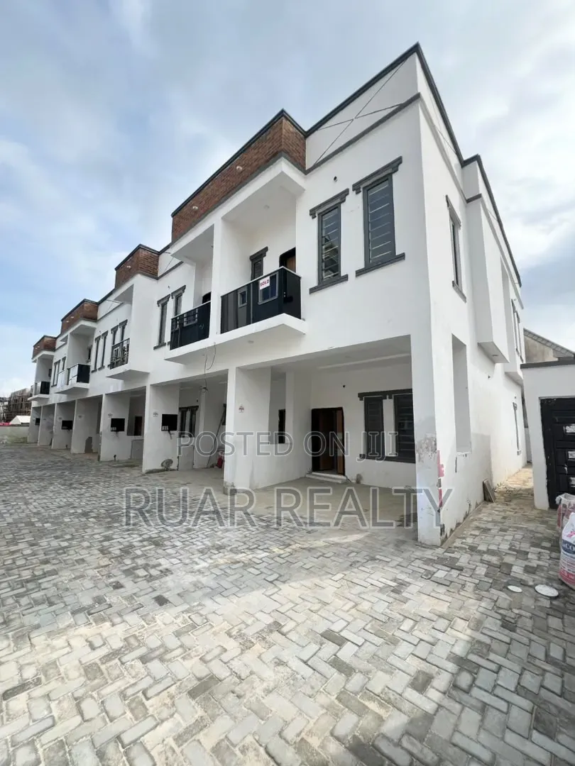 3bdrm Townhouse/Terrace in Ikota for sale in Ikota