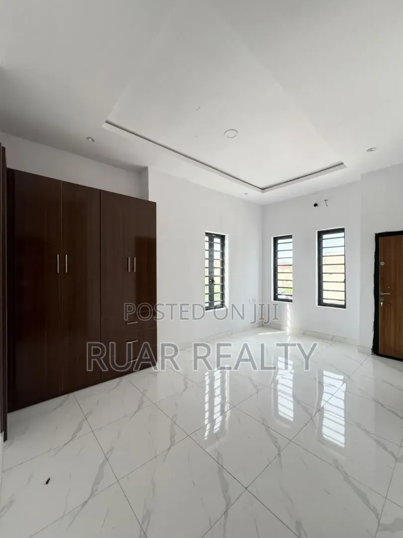 3bdrm Townhouse/Terrace in Ikota for sale in Ikota