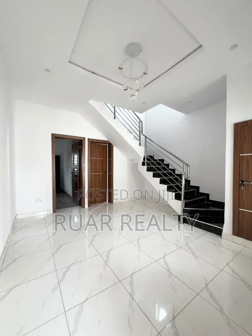 3bdrm Townhouse/Terrace in Ikota for sale in Ikota