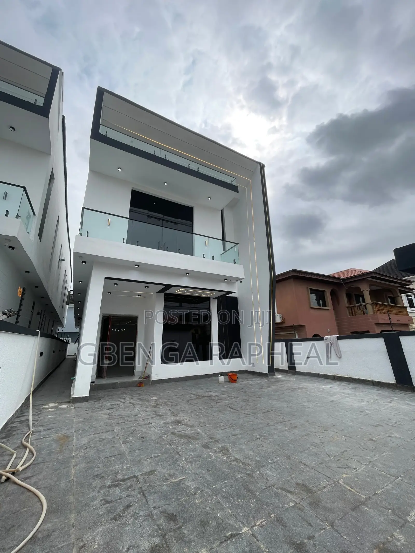 5bdrm Duplex in Megamound Estate for sale in Lekki